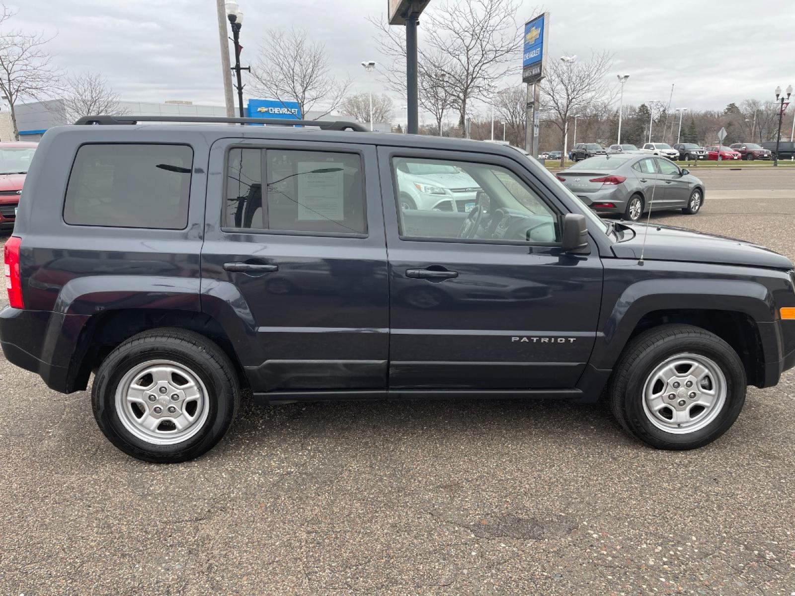 2016 Jeep Patriot Sport 4WD (1C4NJRBB3GD) with an 2.4L L4 DOHC 16V engine, AUTOMATIC transmission, located at 434 West Main Street, Anoka, MN, 55303, (763) 576-9696, 45.201759, -93.396706 - Photo #3
