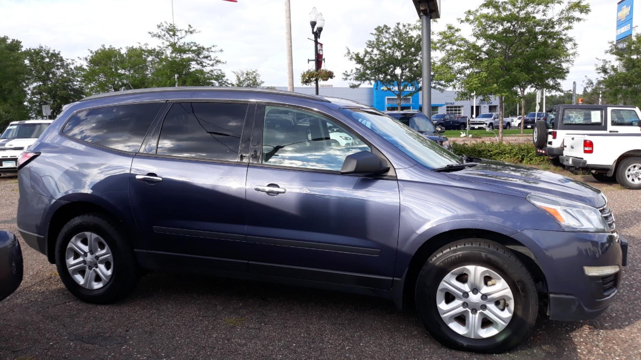 2014 Electronic Blue /GRAY Chevrolet Traverse LS FWD w/PDC (1GNKRFEDXEJ) with an 3.6L V6 DOHC 24V engine, 6-Speed Automatic transmission, located at 434 West Main Street, Anoka, MN, 55303, (763) 576-9696, 45.201759, -93.396706 - 3RD ROW SEAT!! 4 OWNER / NO ACCIDENTS MULTI-POINT "PERFORMANCE" INSPECTION PERFORMED: Transmission/clutch, Engine performance, Brakes, Steering, Heater/Air Conditioning, Instruments/Controls, Headlights/fog lights, Brake/back-up lights, Interior/warning lights, Turn signals/flashers MULTI-PO - Photo #3