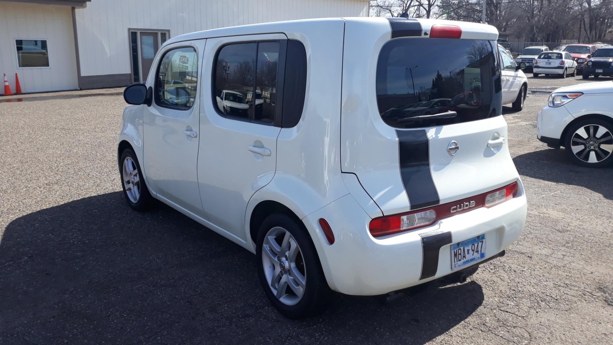 2009 WHITE /GRAY Nissan cube 1.8 Base (JN8AZ28R09T) with an 1.8L L4 DOHC 16V engine, automatic transmission, located at 434 West Main Street, Anoka, MN, 55303, (763) 576-9696, 45.201759, -93.396706 - MULTI-POINT "PERFORMANCE" INSPECTION PERFORMED: Transmission/clutch, Engine performance, Brakes, Steering, Heater/Air Conditioning, Instruments/Controls, Headlights/fog lights, Brake/back-up lights, Interior/warning lights, Turn signals/flashers - Photo #5