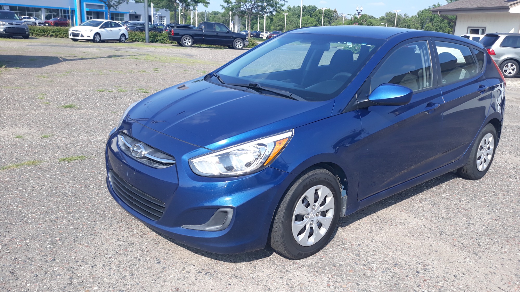 photo of 2016 Hyundai Accent SE 5-Door 6A